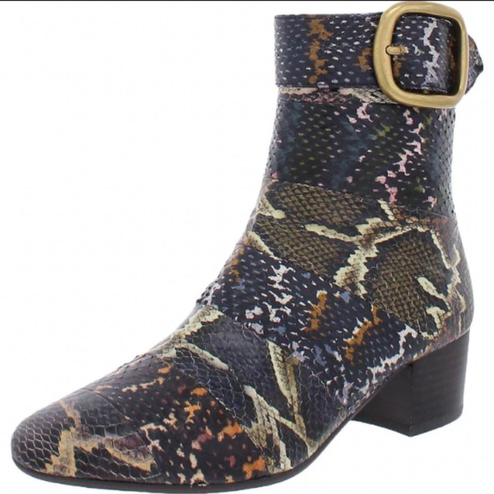 COACH CASSANDRA HAND PAINTED LUXURY SNAKESKIN BOOTS SIZE 8
